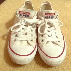 WHITE low top barely worn converse